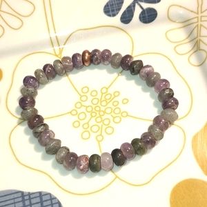 INDIGO HEALS RONDELLE AMETHYST AND LABRADORITE BRACELET ROSE QUARTZ
